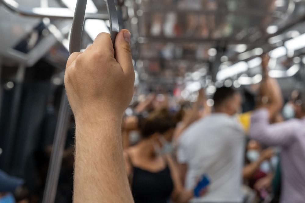 How to stay cool in a car in hot weather in the UK How to stay cool in a car in hot weather in the UK Close-up of a hand gripping an overhead handrail on a crowded train or tube carriage.